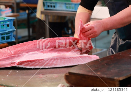 マグロの解体 125185545