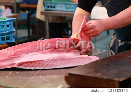 マグロの解体 125185546
