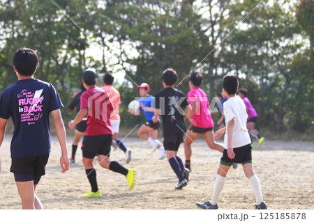 サッカー　ラグビー　クラブ　ストレッチ 125185878