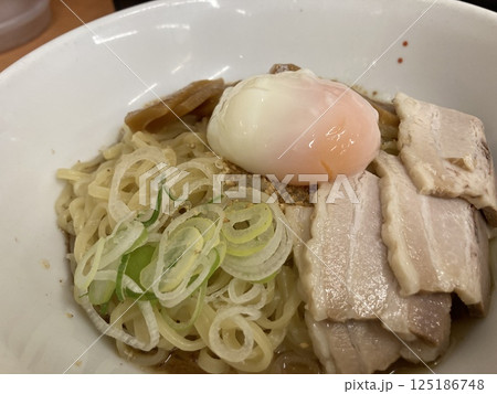 サラリーマンの昼食(汁なしラーメン(油そば)) サラリーマンの昼食(汁なしラーメン(油そば)) 125186748
