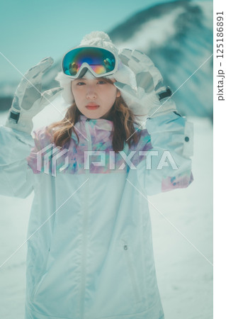 snowboarding 125186891