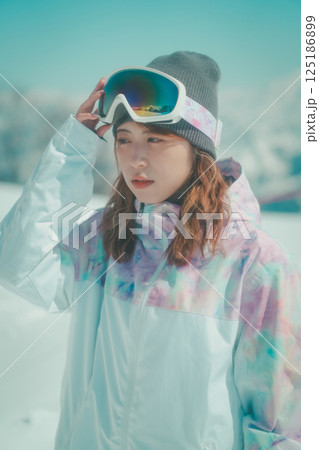 snowboarding 125186899