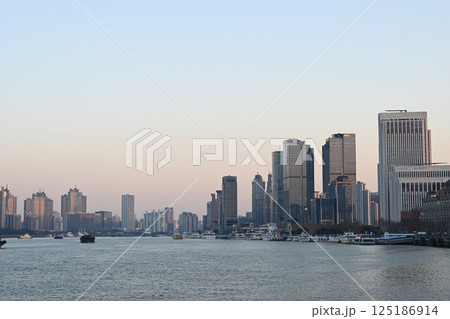 上海・外灘からの眺め 125186914