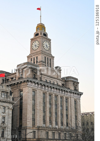 上海・外灘建築群(旧江海税関大厦) 上海・外灘建築群(旧江海税関大厦) 125186918