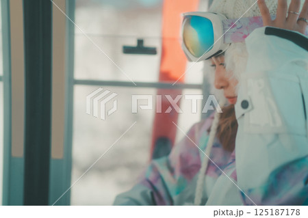 snowboarding 125187178