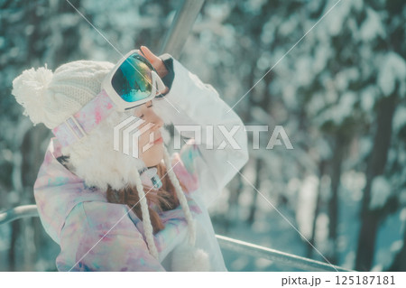 snowboarding 125187181