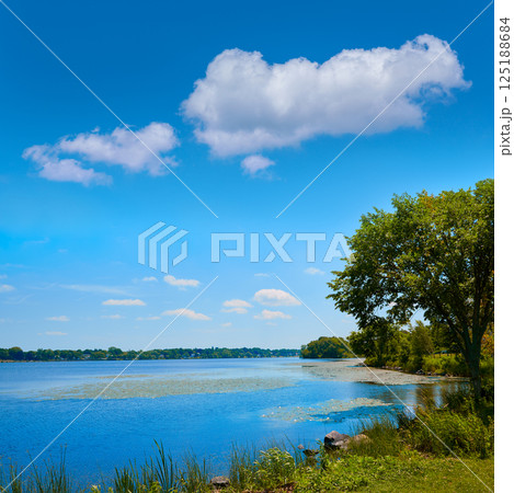 Lake Quannapowitt in Wakefield near Boston 125188684
