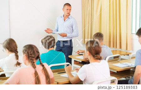 Teacher conducting lesson for teenage schoolchildren in classroom Teacher conducting lesson for teenage schoolchildren in classroom 125189383