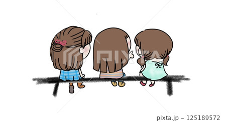 ベンチに座る女の子たち 125189572