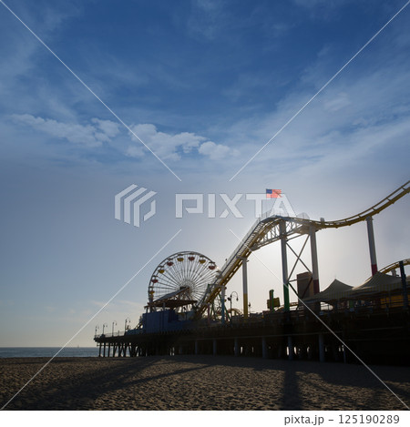 Santa Moica pier Ferris Wheel at sunset in California 125190289