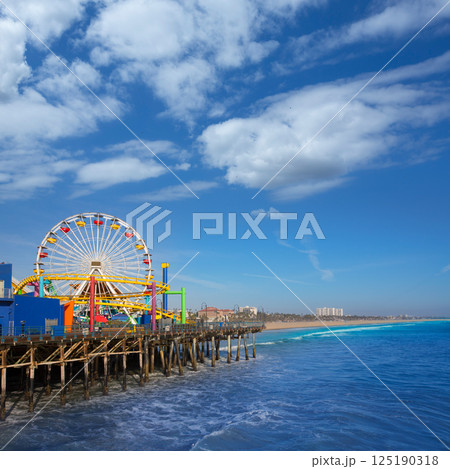 Santa Moica pier Ferris Wheel in California 125190318