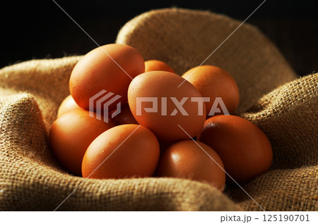 新鮮な卵(赤玉) 新鮮な卵(赤玉) 125190701