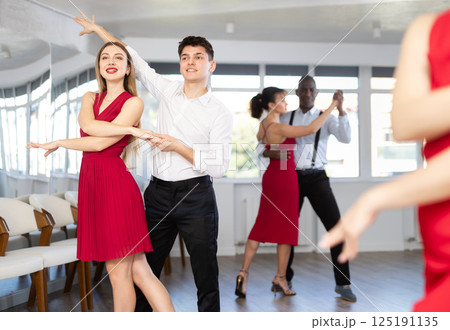 Young man and girl dancing waltz in couple during lesson at studio 125191135
