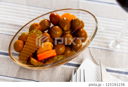 Green olives served with cucumber, carrot, garlic and onion Green olives served with cucumber, carrot, garlic and onion 125191236