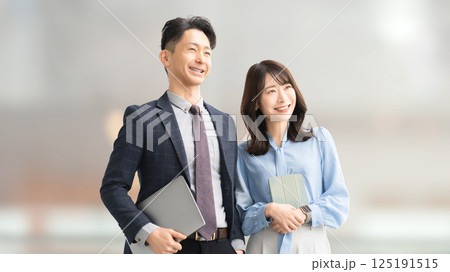 男女2人のビジネスチームワークイメージ 125191515