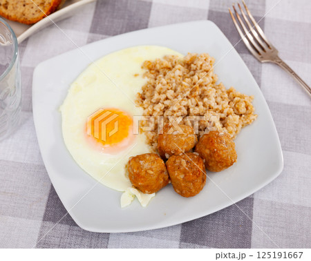 Meatballs with scrambled eggs and oatmeal - healthy lunch Meatballs with scrambled eggs and oatmeal - healthy lunch 125191667