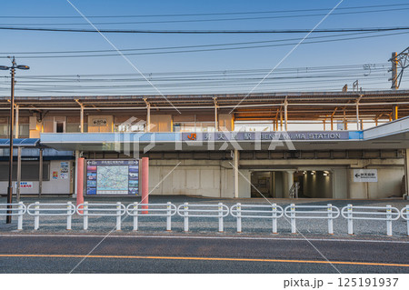 浜松市にある日の出後のJR弁天島駅の風景(静岡県) 125191937