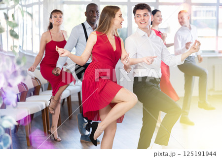 Young guy and young woman dance twist 125191944