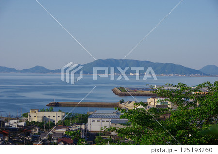 愛媛県四国中央市　城山公園から香川県観音寺市方面を望む 125193260