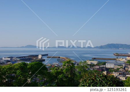 愛媛県四国中央市 城山公園から荘内半島方面を望む 愛媛県四国中央市 城山公園から荘内半島方面を望む 125193261