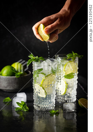 Glass of iced lemonade 125193482