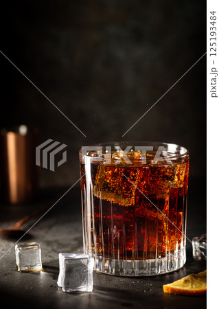 Glass of cola with ice 125193484