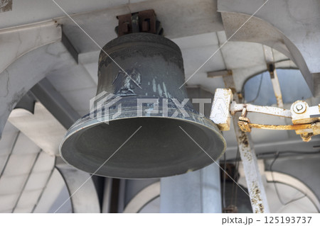 The big bell on the tower 125193737
