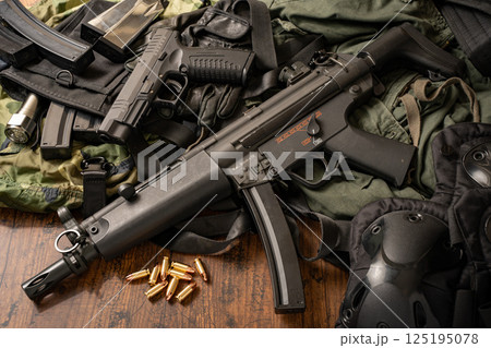 色々なエアーソフトガンとサバイバルゲーム用品 色々なエアーソフトガンとサバイバルゲーム用品 125195078