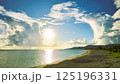 「夏の海と迫力ある入道雲の夕景」 「夏の海と迫力ある入道雲の夕景」 125196331