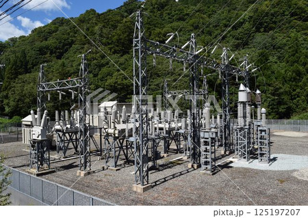 山間部の屋外変電設備 125197207