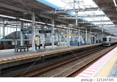 千葉県市川市にある東京地下鉄(東京メトロ)東西線の妙典駅 千葉県市川市にある東京地下鉄(東京メトロ)東西線の妙典駅 125197305