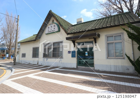 韓国 佐川駅の旧駅舎 韓国 佐川駅の旧駅舎 125198047