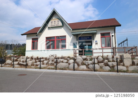 韓国 南倉駅の旧駅舎 韓国 南倉駅の旧駅舎 125198050