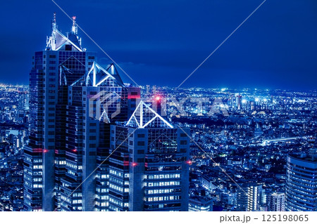 【夜景100選】東京都庁展望室から眺める新宿パークタワー 125198065