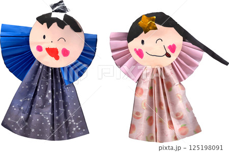 子供が制作した七夕の彦星と織姫 125198091