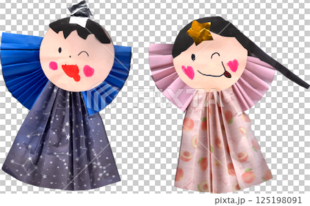 子供が制作した七夕の彦星と織姫 125198091