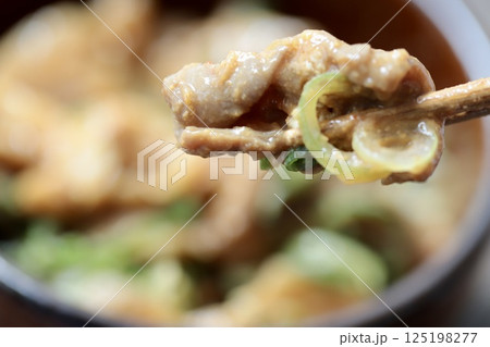 濃い味の牛モツのネギ味噌炒めの箸あげ 濃い味の牛モツのネギ味噌炒めの箸あげ 125198277