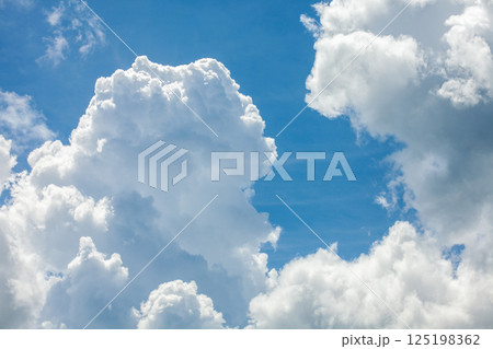 夏の青空と白い雲1 夏の青空と白い雲1 125198362