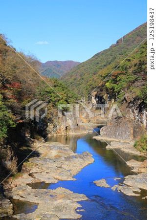 奇岩のある風景 125198437
