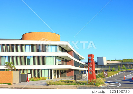 愛知県常滑市、常滑市役所の風景 愛知県常滑市、常滑市役所の風景 125198720