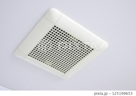 掃除後の換気扇（バスルーム） 125199653