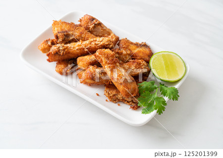 Fried Snapper Belly on white plate Fried Snapper Belly on white plate 125201399