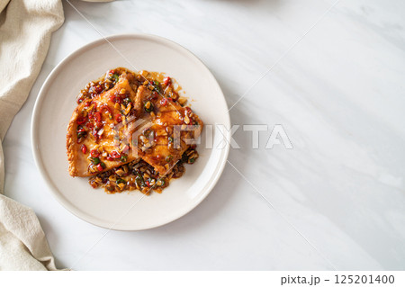 Fried Snapper Belly with Spicy Garlic Soy Sauce 125201400
