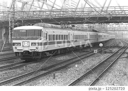 国鉄時代、上野-大宮間を走った「新幹線リレー号」、185系、蕨にて、1982年10月19日 国鉄時代、上野-大宮間を走った「新幹線リレー号」、185系、蕨にて、1982年10月19日 125202720