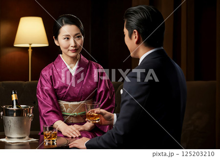 高級クラブのママ 高級クラブのママ 125203210