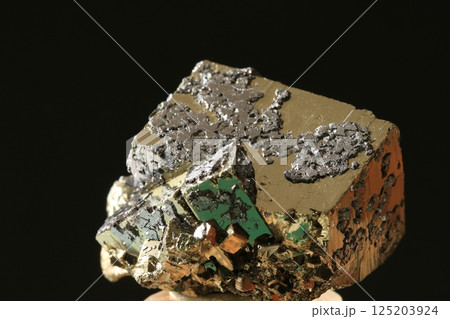 共生鉱物（黄鉄鉱／方鉛鉱） 125203924
