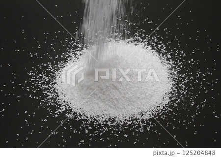 食品添加物（保存料）防腐剤として使われる安息香酸ナトリウムのアップ 125204848