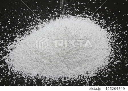 食品添加物（保存料）防腐剤として使われる安息香酸ナトリウムのアップ 125204849