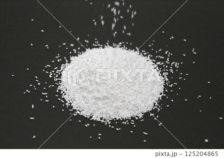 食品添加物（保存料）防腐剤として使われる安息香酸ナトリウムのアップ 125204865