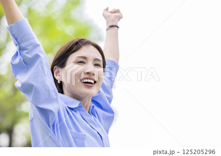 ビューティー　微笑む女性 125205296